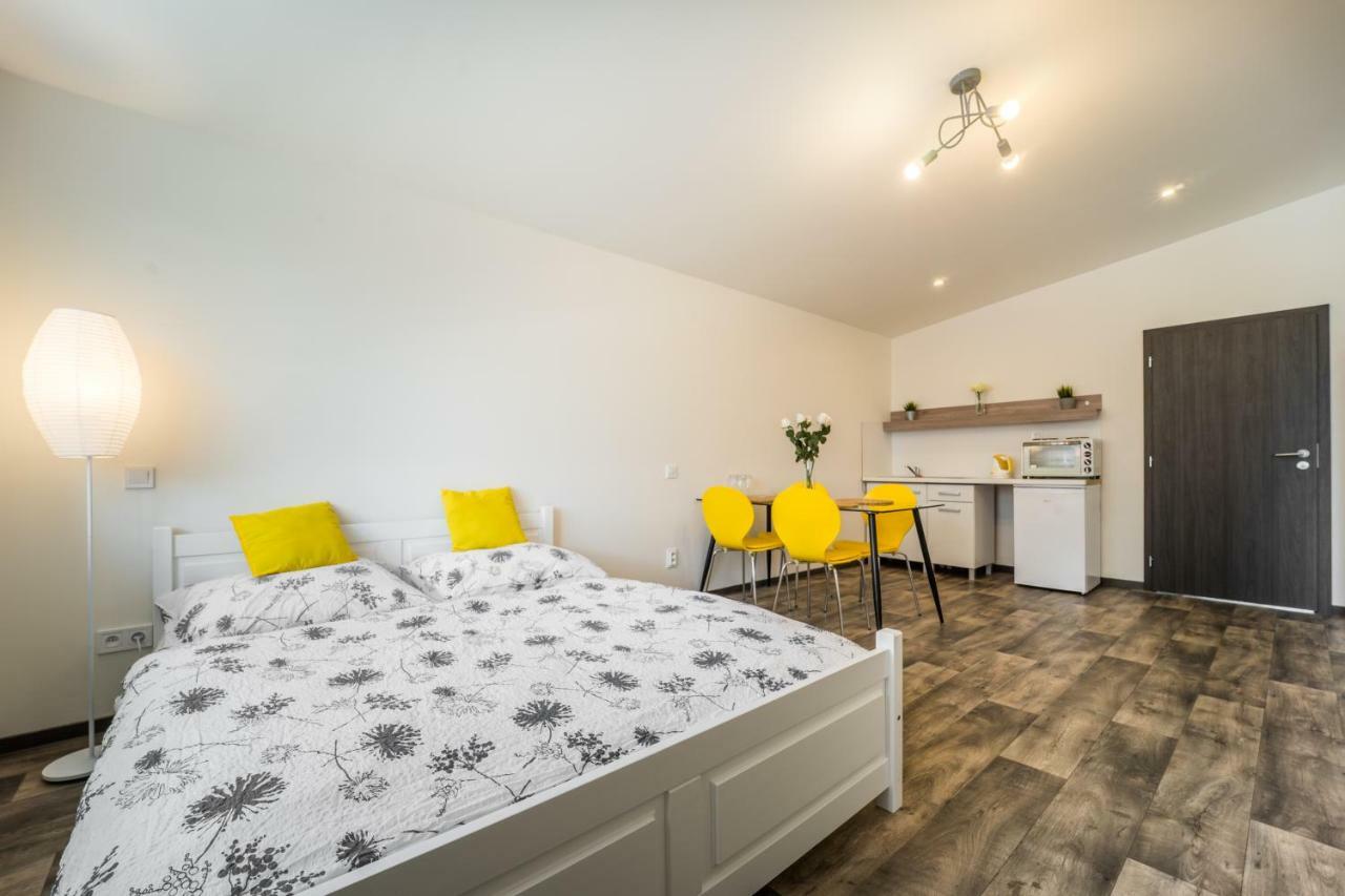 Na Mandlu Hotell Drmoul Exteriör bild
